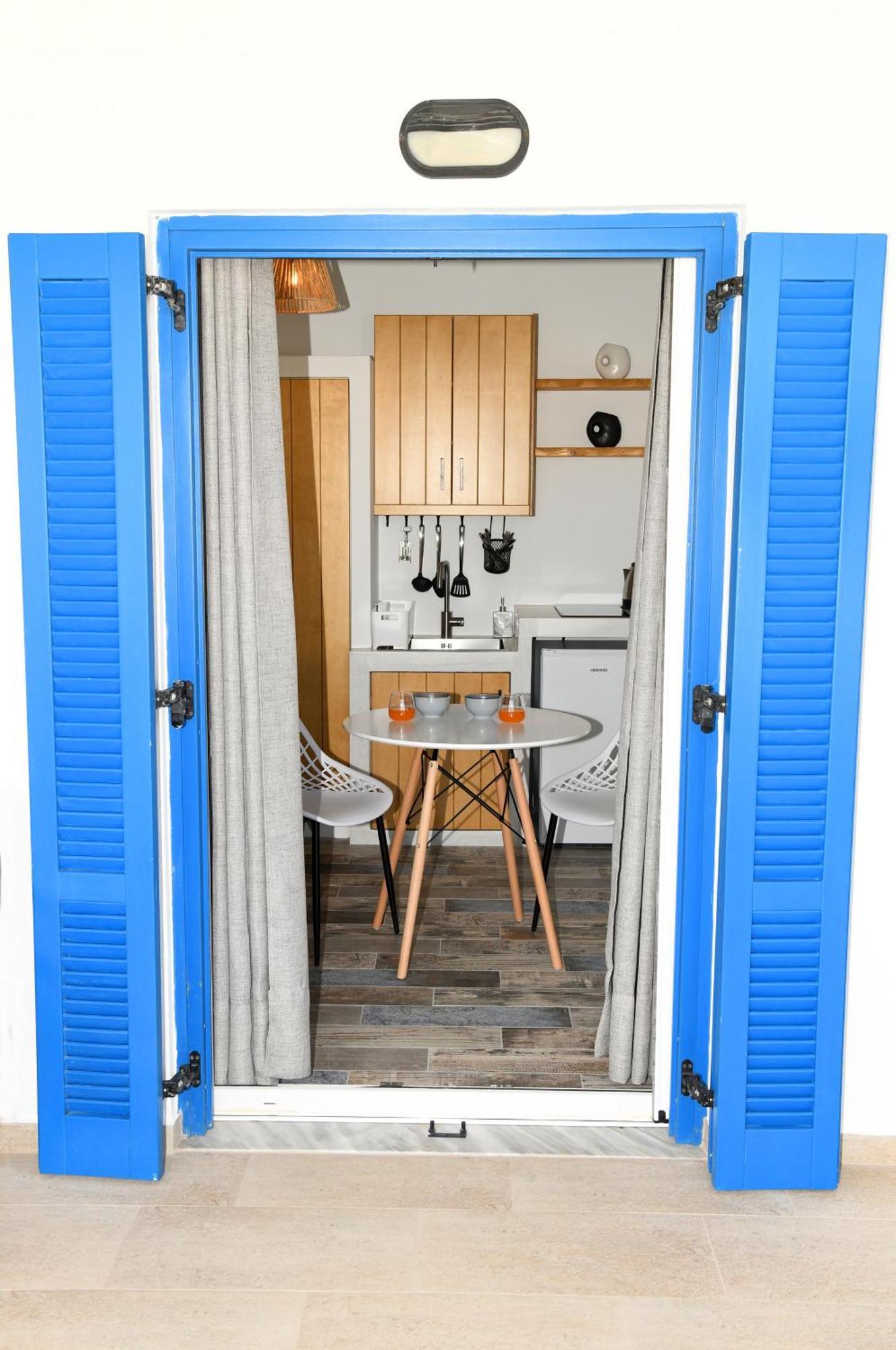 Petite Studios Batsi Batsíon Exterior foto